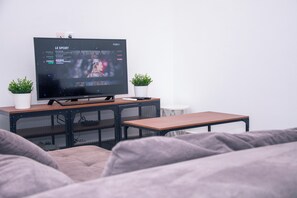 1 slaapkamer, een strijkplank/strijkijzer, wifi, beddengoed