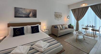 Chic studio in cool Yas Island, Abu Dhabi with WiFi, AC, fitness room