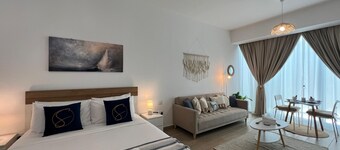 Chic studio in cool Yas Island, Abu Dhabi with WiFi, AC, fitness room