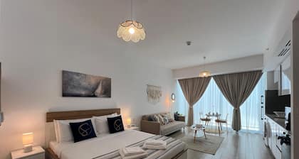 Chic studio in cool Yas Island, Abu Dhabi with WiFi, AC, fitness room