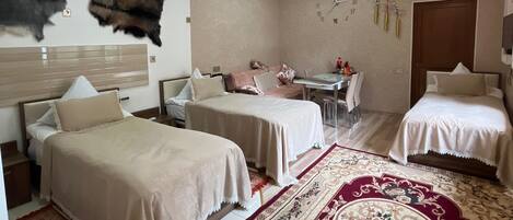 9 chambres, fer et planche à repasser, Wi-Fi