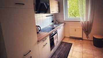 KylskÄp, mikrovÄgsugn, ugn och spishÀll