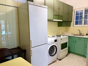 Lägenhet - balkong | Eget kök | Kylskåp, ugn, spishäll och espressobryggare