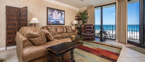 Condo, 3 Bedrooms | Living area