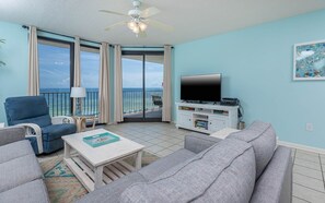 Condo, 3 quartos | Área de estar