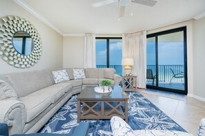 Condo, 3 Bedrooms | Living area