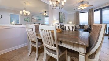 Condo, 2 habitaciones | Restaurantes