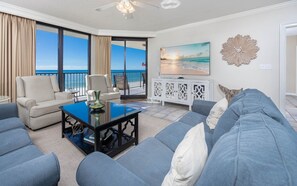 Condo, 3 Bedrooms | Living area