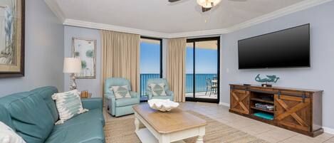 Condo, 3 Bedrooms | Living area