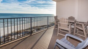 Condo, 3 Bedrooms | Tempat makan luar