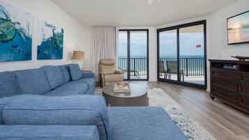 Condo, 3 Bedrooms | Living area