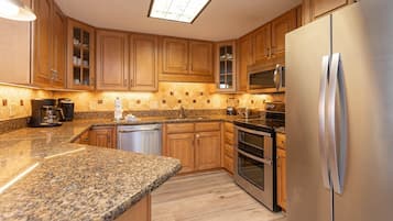 Condo, 3 Bedrooms | Private kitchen | Fridge, oven, coffee/tea maker