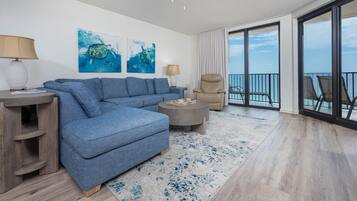 Condo, 3 Bedrooms | Living area