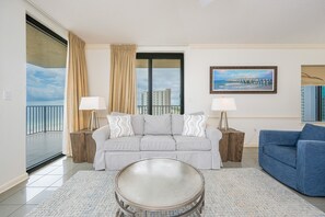 Condo, 3 Bedrooms | Living area