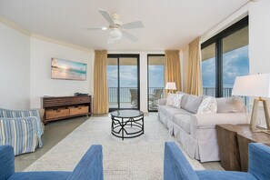 Condo, 3 Bedrooms | Living area