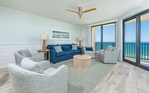 Condo, 3 chambres | Aire de séjour