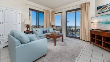 คอนโด, 3 ห้องนอน | บริเวณนั่งเล่น