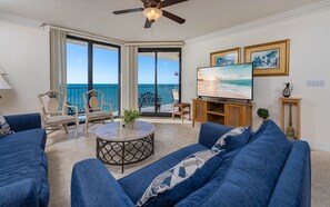 Condo, 3 Bedrooms | Living area