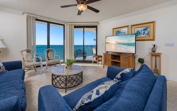 Condo, 3 Bedrooms | Living area