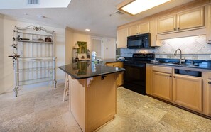 คอนโด, 3 ห้องนอน | ครัวส่วนตัว | ตู้เย็น, เตาอบ, เครื่องชงกาแฟ/ชา