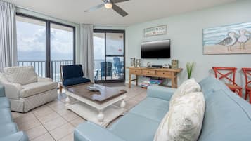 Condo, 3 Bedrooms | Living area