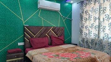 3 bedrooms, bed sheets