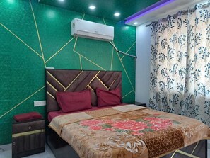 3 bedrooms, bed sheets