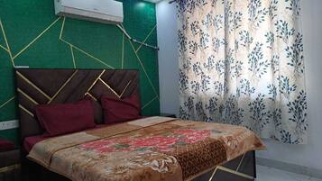 3 bedrooms, bed sheets