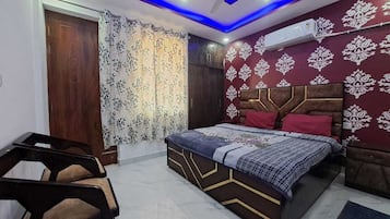 3 bedrooms, bed sheets