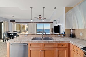 Appart'hôtel, 1 chambre | Cuisine privée | Réfrigérateur, four, cafetière/bouilloire, grille-pain