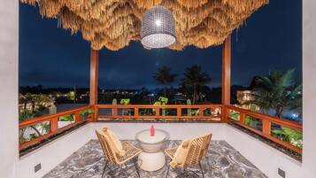 Suite Room with pool view | Terrace/patio