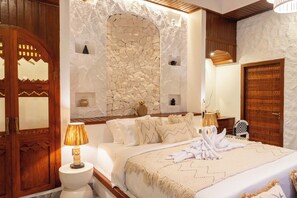Deluxe Room with Pool View | Desk, free WiFi, bed sheets - Casa Maddu (Sebatu)