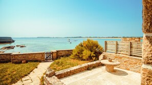 Property grounds - Beautiful beach house!  Ideal for families. (Guilvinec)