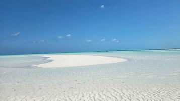 Beach nearby, sun loungers, beach towels