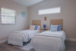 3 bedrooms, desk, iron/ironing board, free WiFi