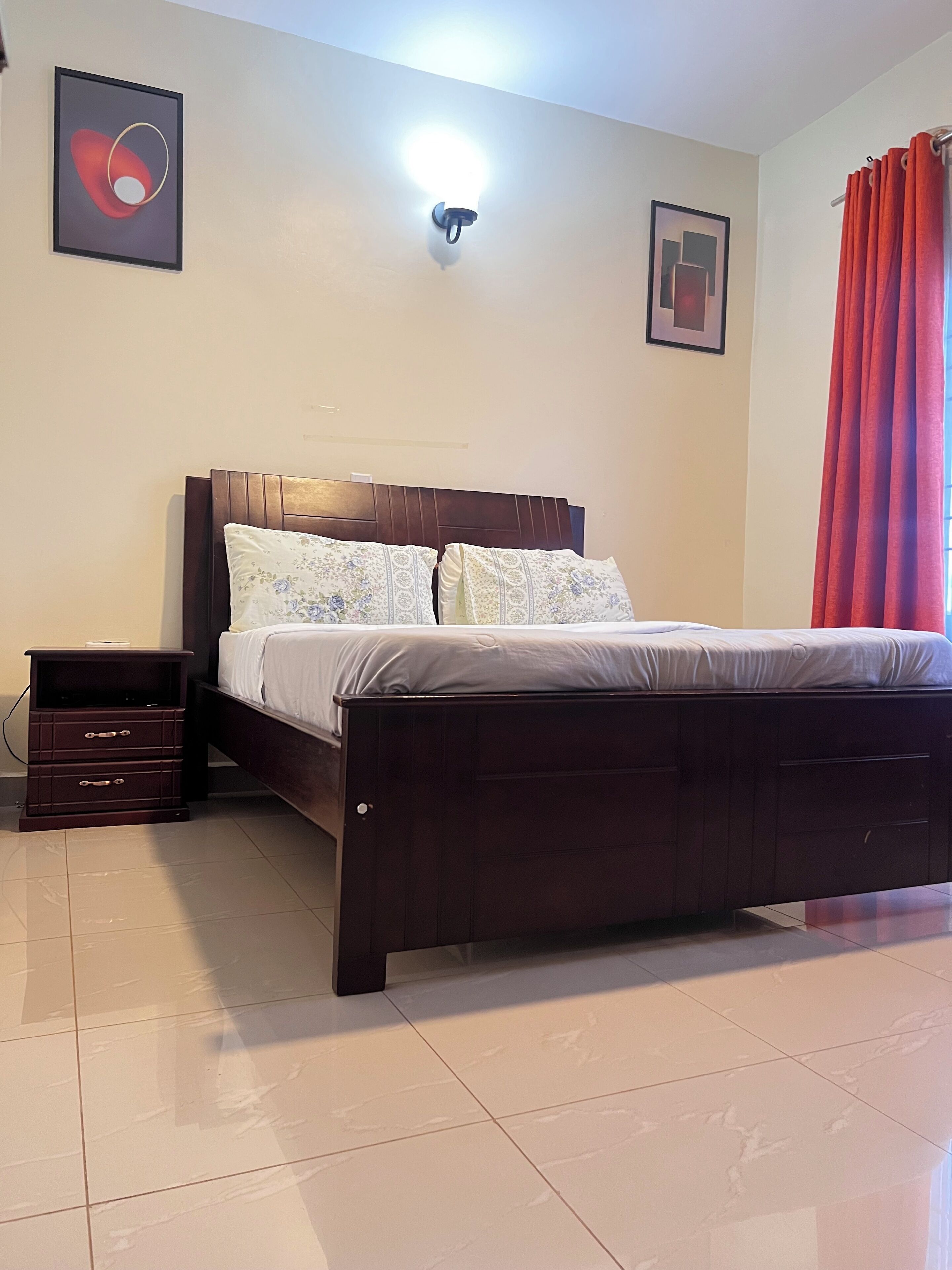 1 habitación, tabla de planchar con plancha y wifi 