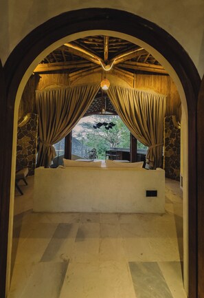 Vila, 1 quarto, piscina particular, vista para o jardim | Vista do quarto