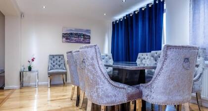 10 Guests - 5 Bedrooms - Free Parking - Lux House