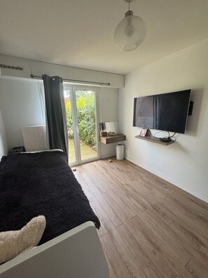 1 Schlafzimmer, Bügeleisen/Bügelbrett, Reisekinderbett, kostenloses WLAN