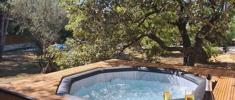 Bain à remous extérieur