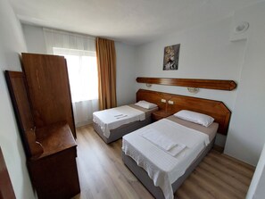 2 slaapkamers, een strijkplank/strijkijzer, reisbedje, gratis wifi