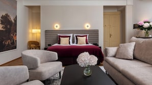 Main Square View Apartment | In-room safe, desk, iron/ironing board, WiFi (free) - Palladian Hotel (Kraków)