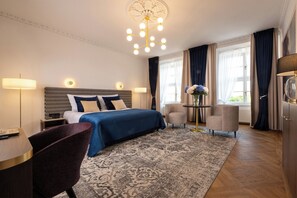 Main Square View Apartment | In-room safe, desk, iron/ironing board, free WiFi