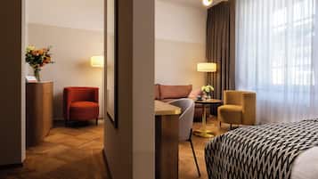 Habitación superior con 1 cama doble o 2 individuales | Caja fuerte, escritorio, tabla de planchar con plancha y wifi gratis