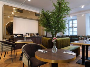 Daily buffet breakfast for a fee - Palladian Hotel (Kraków)