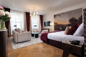 Main Square View Apartment | In-room safe, desk, iron/ironing board, free WiFi