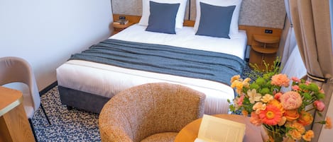 Camera Superior con letto matrimoniale o 2 letti singoli | Minibar, una cassaforte in camera, una scrivania, ferro/asse da stiro