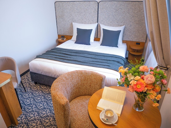 Minibar, in-room safe, desk, iron/ironing board