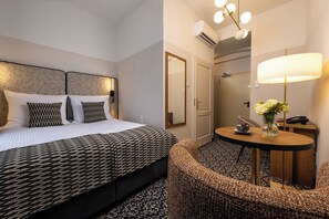 Standard enkelrum | Värdeförvaringsskåp på rummet, skrivbord och strykjärn/strykbräda