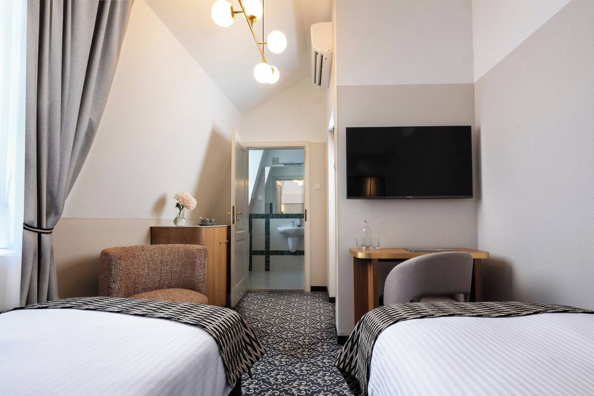 In-room safe, desk, iron/ironing board, free WiFi